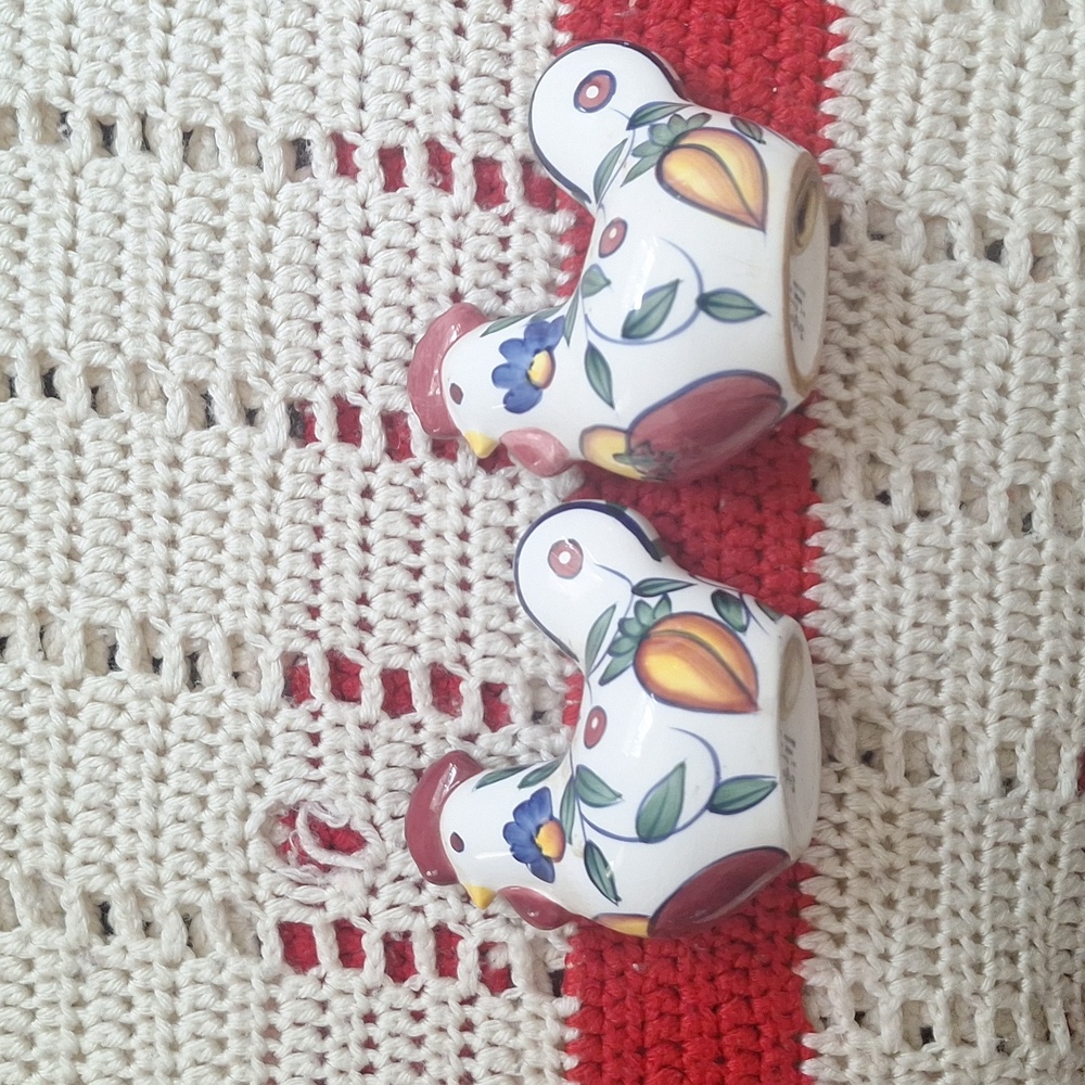 💥Vintage-Style eyes,Salt peppers set,4" tall 6" long ceramic painted